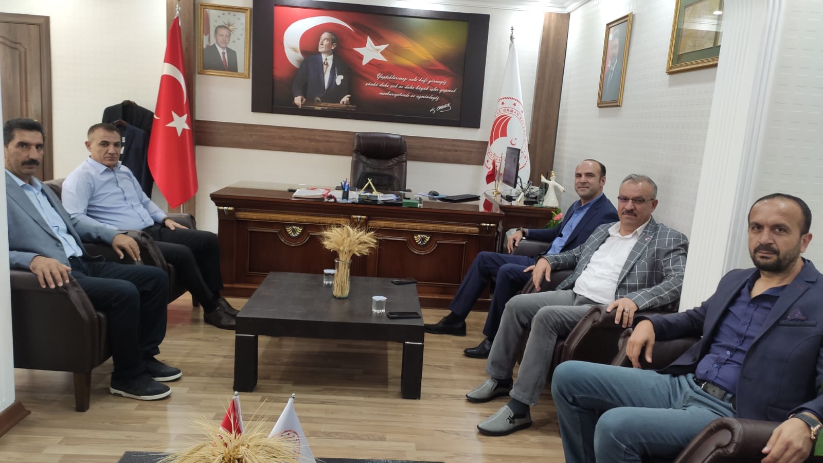 Eğitim-Bir-Sen Kırşehir Şube Başkanımız Fatih Mehmet YAVUZ ve yönetimimiz, Konya Tarım İl Müdürü Duran Seçen’i makamında ziyaret etti.
