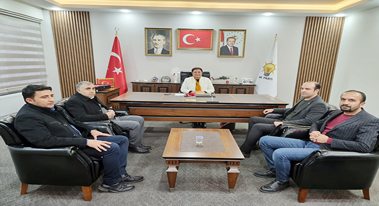 Eğitim Bir-Sen Şube Başkanımız Fatih Mehmet YAVUZ ve Yönetimi Kırşehir Ak Parti İl Başkanı Seher ÜNSAL 'a iade-i Ziyarette Bulundu.