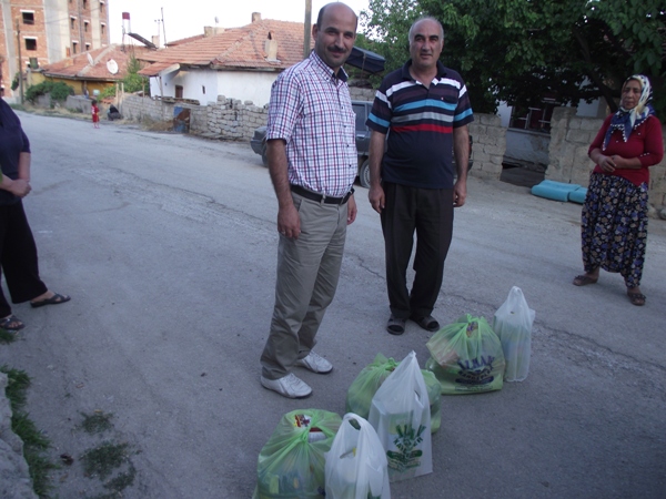 İhtiyaç Sahiplerine ve Yetim Çocuklara Ulaşıyoruz